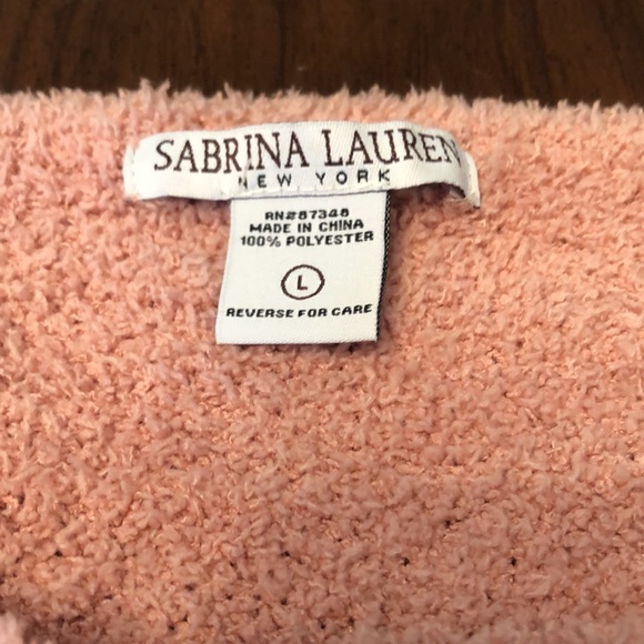 Pink fuzzy top very soft - Picture 2 of 3